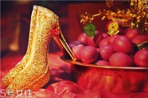 结婚当天新娘穿什么鞋子,女的结婚穿什么鞋 结婚当天新娘穿什么鞋子,女的结婚穿什么鞋