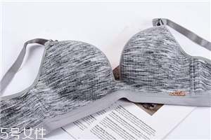 厚文胸还是薄文胸健康,文胸穿薄的好还是厚的好 厚文胸还是薄文胸健康,文胸穿薄的好还是厚的好