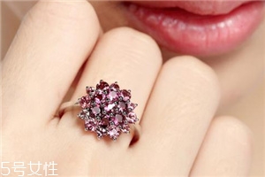 碧玺戒指表面有划痕正常吗,碧玺戒面有划痕怎么处理? 碧玺戒指表面有划痕正常吗,碧玺戒面有划痕怎么处理?