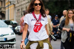 白色t恤配什么裤子最好看,白色t恤配什么裤子好看男