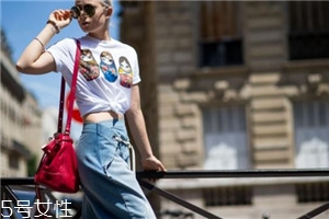 白色t恤怎么搭配外套,白色t恤怎么搭配