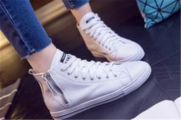 麦昆小白鞋什么季节穿,小白鞋什么季节穿的