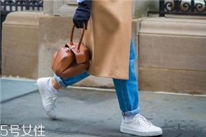 白鞋帮蹭出黑条怎么办,白鞋底蹭出黑条怎么办 白鞋帮蹭出黑条怎么办,白鞋底蹭出黑条怎么办