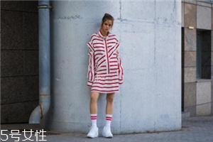 小白鞋沾到墨水了怎么办?,白鞋弄上墨水怎办