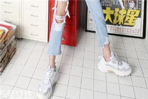 小白鞋皮质划伤了怎么修复?,小白鞋有划痕怎样去除 小白鞋皮质划伤了怎么修复?,小白鞋有划痕怎样去除