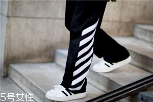 鞋子有点小顶脚怎么办,鞋子小了顶脚怎么办小妙招 鞋子有点小顶脚怎么办,鞋子小了顶脚怎么办小妙招