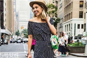 波点连衣裙怎么搭配,波点连衣裙怎么搭配什么外套