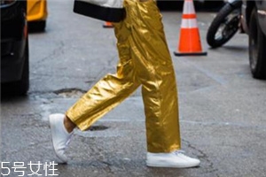 小白鞋脱皮了怎么修复视频,小白鞋皮面脱皮了怎么修复 小白鞋脱皮了怎么修复视频,小白鞋皮面脱皮了怎么修复