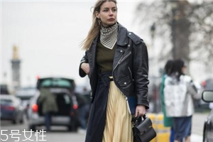 百褶裙冬天怎么搭配,冬季百褶长裙怎么搭配 百褶裙冬天怎么搭配,冬季百褶长裙怎么搭配