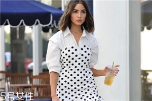 v领连衣裙里面怎么搭配,连衣裙怎么搭配外套