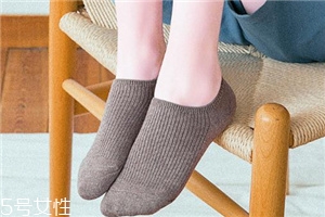 袜子粘上口香糖怎么办,袜子上弄上口香糖怎么处理掉 袜子粘上口香糖怎么办,袜子上弄上口香糖怎么处理掉