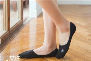 袜子上的胶怎么去除,袜子上粘胶怎么去除