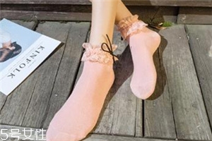 袜子要单独洗吗,袜子需要洗洗再穿吗 袜子要单独洗吗,袜子需要洗洗再穿吗