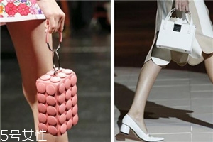 手腕上的包,手腕有个小包