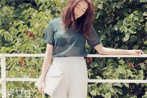 白裤子怎么搭配衣服和鞋子,白色衣服怎么搭配好看