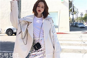 皮衣下雨天可以穿吗,皮衣下雨天能穿吗