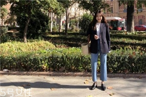 牛仔裤可以配什么鞋,冬季牛仔阔腿裤穿什么鞋好看 牛仔裤可以配什么鞋,冬季牛仔阔腿裤穿什么鞋好看