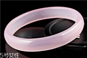 粉水晶手链戴哪只手,粉晶戴哪个手