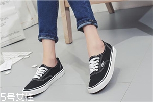 帆布鞋前面挤脚怎么办小妙招,帆布鞋前面有些挤脚怎么办