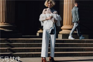 荷叶边上衣配什么裤子好看,荷叶边的裤子穿什么上衣