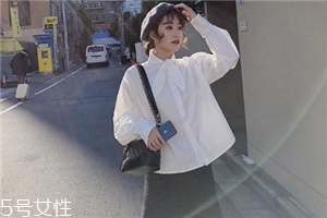 衬衫第一个扣子要不要扣,衬衫的第一粒扣子要扣起来吗 衬衫第一个扣子要不要扣,衬衫的第一粒扣子要扣起来吗