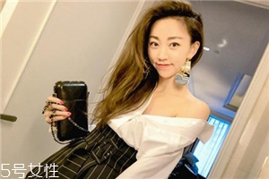 衬衫上的霉点用什么能洗掉,白衬衫上的霉点怎么样才能去除