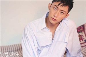 衬衫可以贴身穿吗,衬衫可以直接贴身穿吗