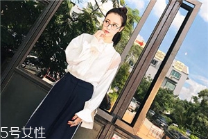 衬衣染上红酒如何清洗,白衬衫染了红酒怎么清洗