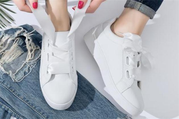 小白鞋配什么裤子好看男生,小白鞋配什么裤子好看