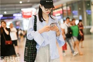 宽松衬衣怎么穿好看女,宽松大衬衫怎么穿好看