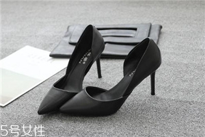 高跟鞋的鞋跟钉怎么换,高跟鞋的跟掉了鞋钉掉了,怎么自己换上 高跟鞋的鞋跟钉怎么换,高跟鞋的跟掉了鞋钉掉了,怎么自己换上