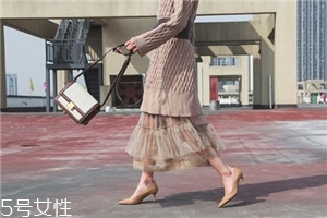 高跟鞋有点松怎么办有什么办法不让它掉,高跟鞋松了点怎么办