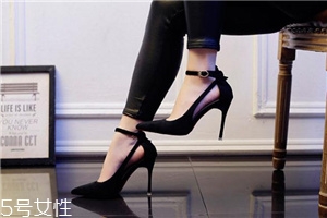 高跟鞋和平底鞋的码数一样吗,高跟鞋的尺码和平底鞋是一样的吗