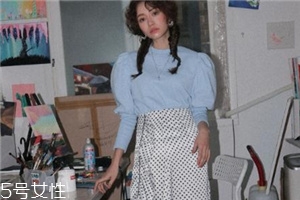 白色波点裙搭配什么上衣,波点裙搭配什么上衣好看