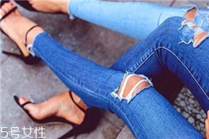 牛仔裤能配高跟鞋吗?,牛仔裤可以配高跟鞋吗