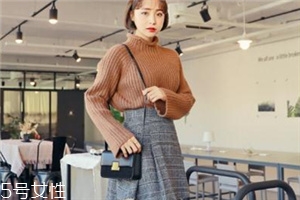 毛衣搭配短裙图片,短毛衣裙的搭配方法图片 毛衣搭配短裙图片,短毛衣裙的搭配方法图片