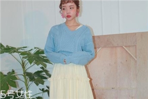 浅蓝色毛衣怎么搭配外套,浅蓝色毛衣怎么搭配 浅蓝色毛衣怎么搭配外套,浅蓝色毛衣怎么搭配