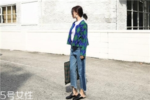 拼接牛仔裤女不同颜色,不规则撞色毛衣编织教程