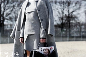 同色系套装的优点,同色系套装或裙装是什么意思