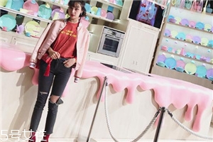 新的牛仔裤如何洗才能防掉色,新牛仔裤子怎么处理不褪色