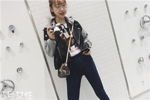 牛仔裤好看还是休闲裤好看,牛仔裤和休闲裤哪个比较好