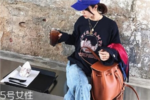 牛仔裤发霉了怎么洗掉掉霉斑,牛仔裤发霉了能洗掉吗