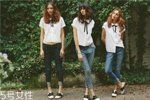 牛仔裤是深色好看还是浅色好看,浅色和深色牛仔裤哪个更百搭