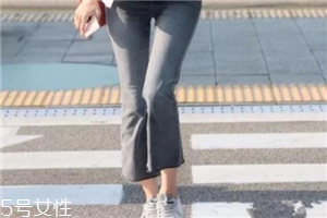 九分喇叭裤配什么鞋,九分喇叭牛仔裤配什么鞋子