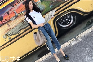 牛仔裤用热水洗还是冷水洗,牛仔裤能用热水洗吗