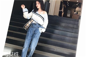 衣服被牛仔裤染色怎么洗掉,牛仔裤掉色怎么处理才不掉色