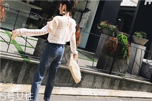 牛仔裤为什么有一个小口袋,牛仔裤上有个小口袋是干嘛的