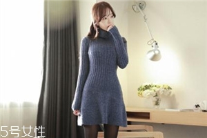 灰色针织裙怎么搭配,灰色针织裙怎么搭配上衣