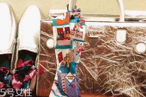 迪奥包包怎么打开视频,迪奥的包怎么打开