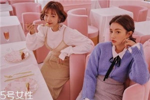 紫色针织衫怎么搭配图片,紫色针织衫怎么搭配下装